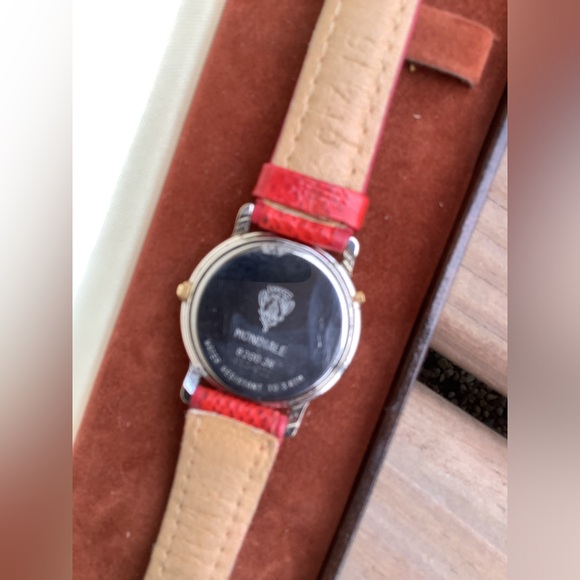 Ladies GUCCI nice dressy watch ??? main image 8
